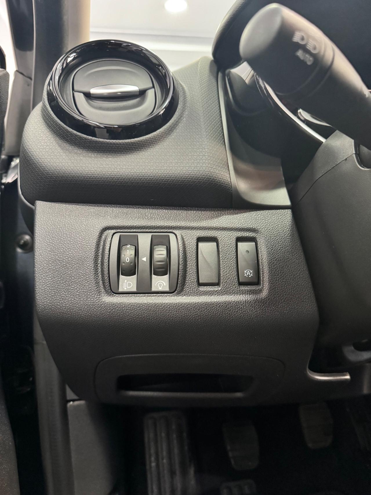 Renault Clio TCe 12V 75 CV 5 porte Moschino Intens