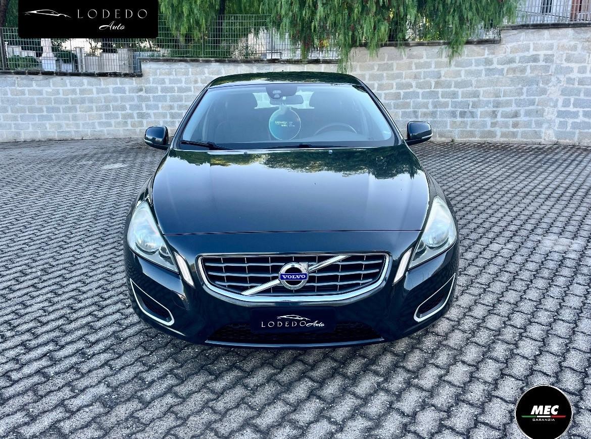 Volvo V60 D3 Momentum - 2013