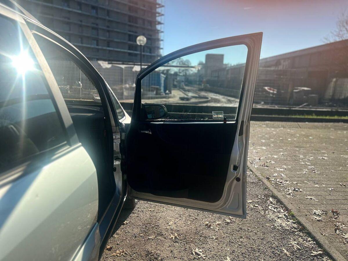 Opel Zafira Zafira 1.8 16v Sport Design 7 POSTI!