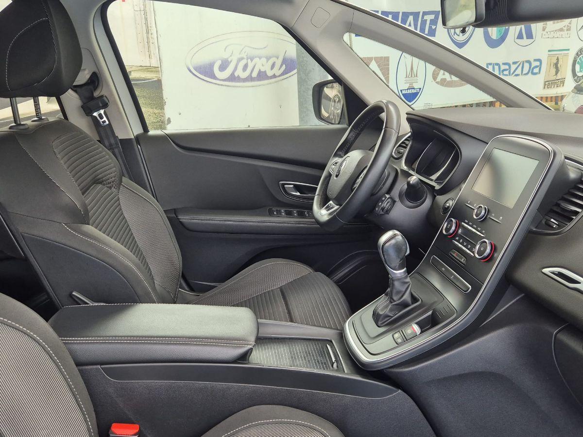 RENAULT - Grand Scénic - Blue dCi 120 CV Initiale Paris