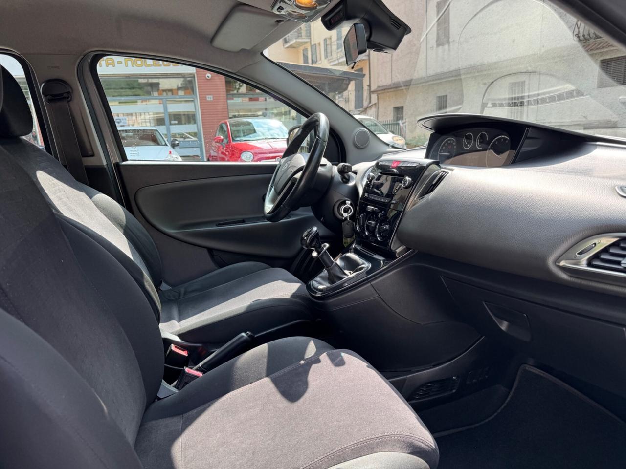 Lancia Ypsilon 1.2 69 CV 5 porte S&S Platinum