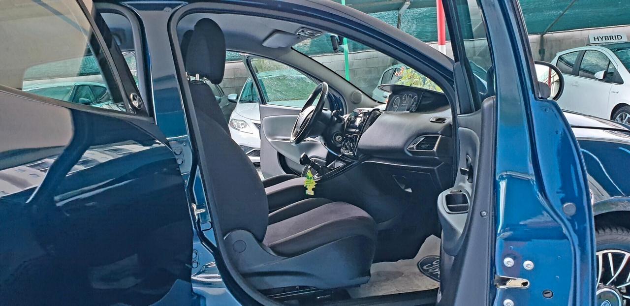LANCIA YPSILON 1.2 BENZ/G.P.L BOMBOLA. VALIDA 2035