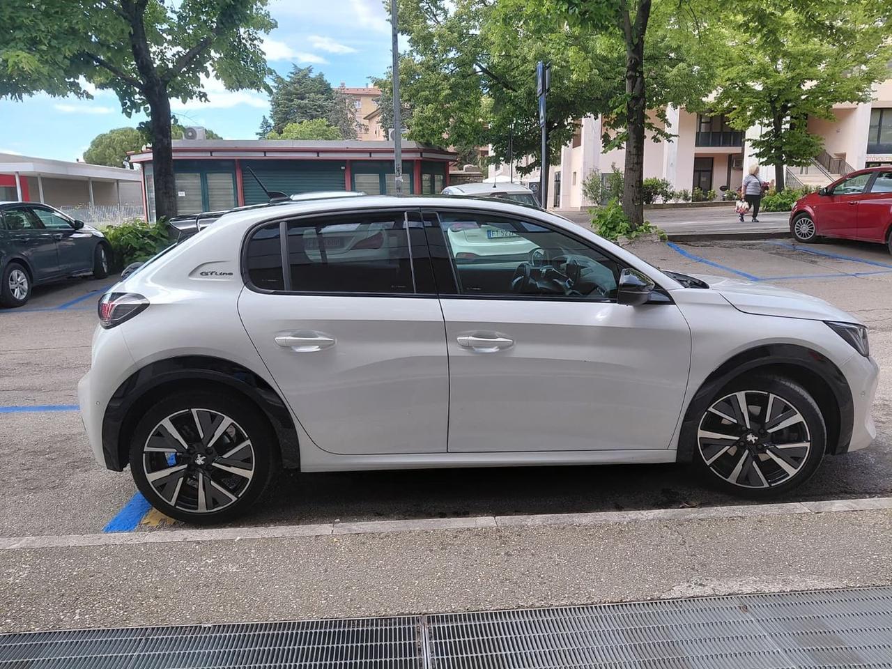 Peugeot 208 GT Line 1.5 Blue HDI 100 #11011