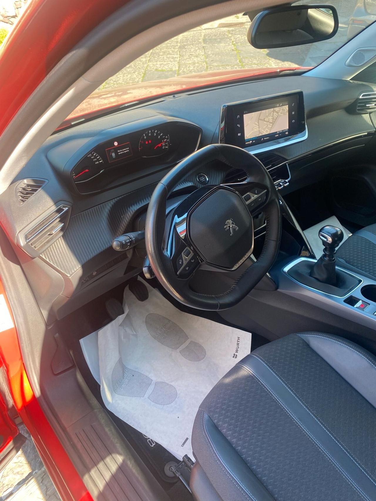 Peugeot 2008 PureTech 130 S&S Allure Navi Pack