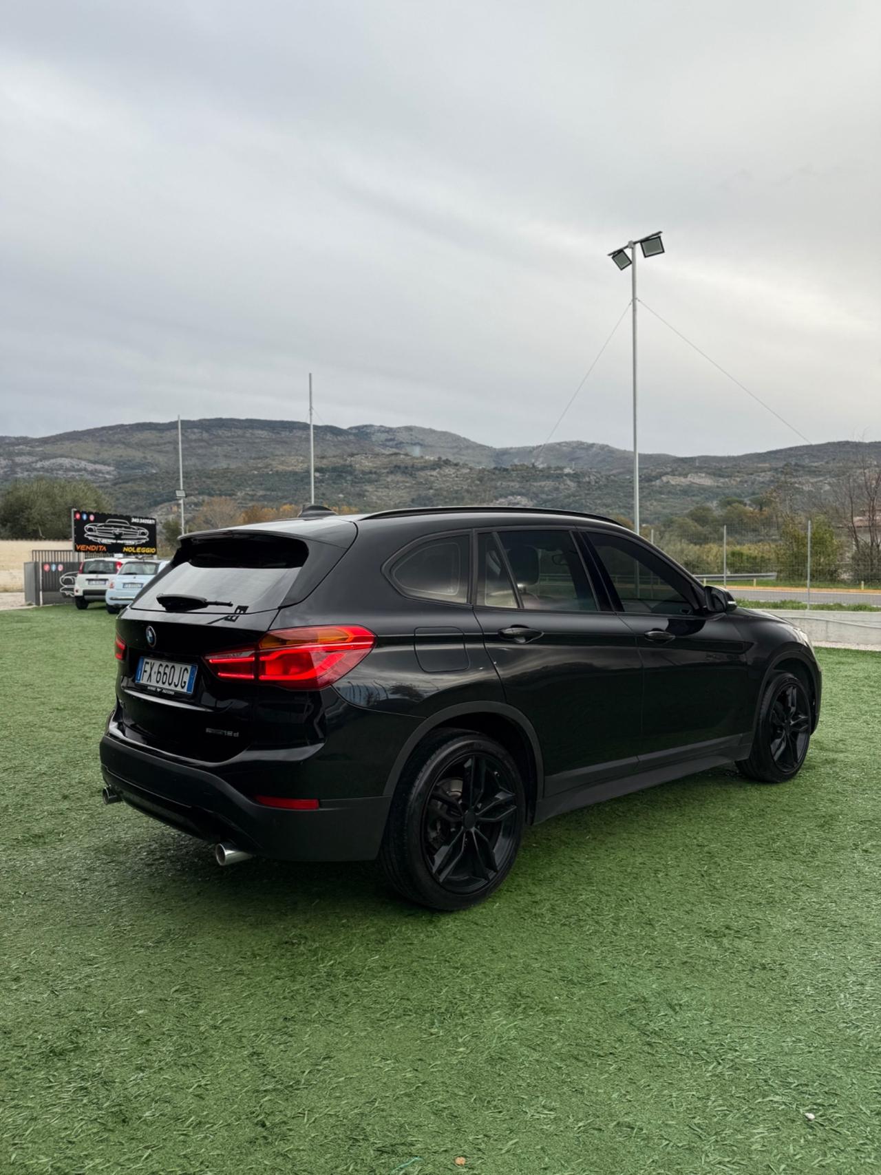 Bmw X1 sDrive18d xLine TOTAL BLACK