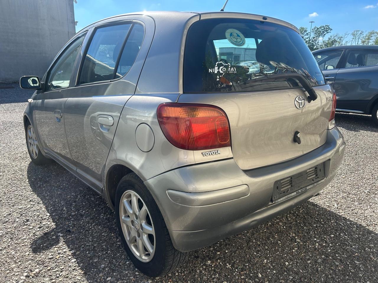 Toyota Yaris 1.0i 16V cat 5 porte leggi note