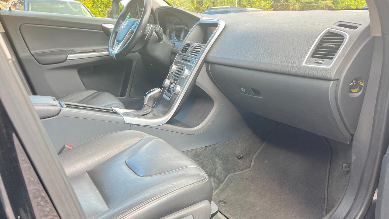 Volvo XC 60 XC60 D4 AWD Geartronic Momentum N1