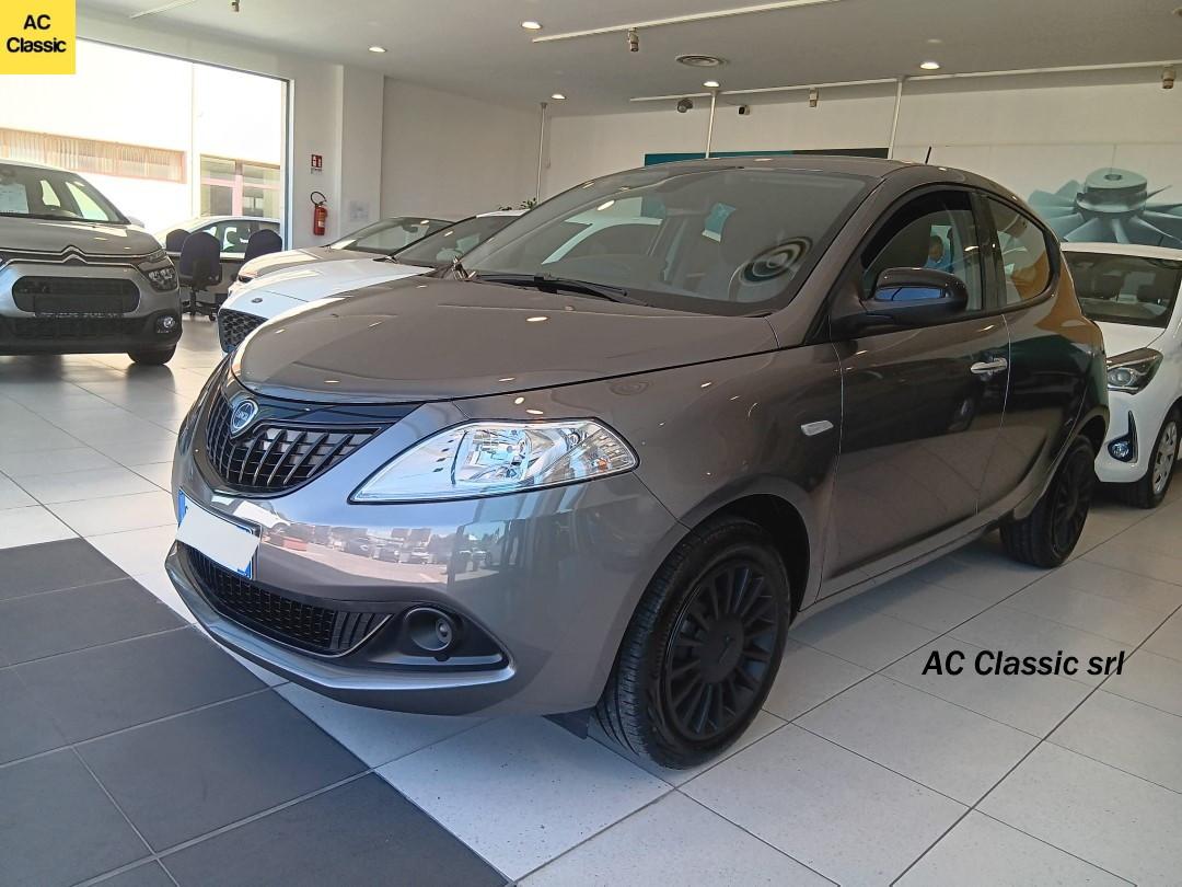 Lancia Ypsilon Hybrid Silver 1.0 (70 cv)