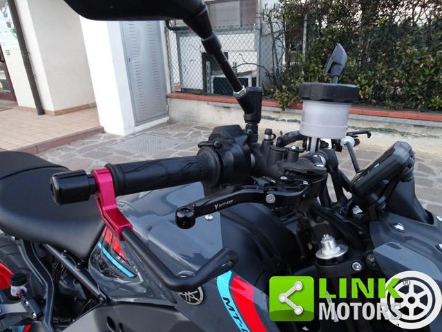 YAMAHA MT-09 -