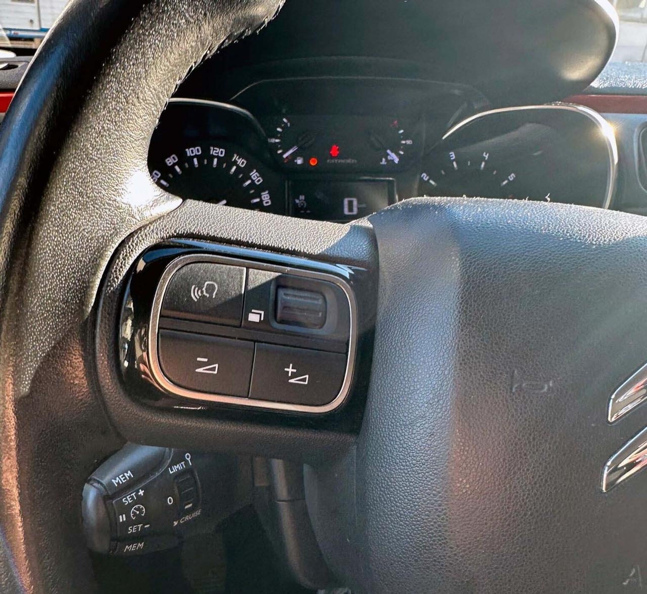 Citroen C3 PureTech 82 Shine Telecamera Apple e Android Auto Cerchi in Lega