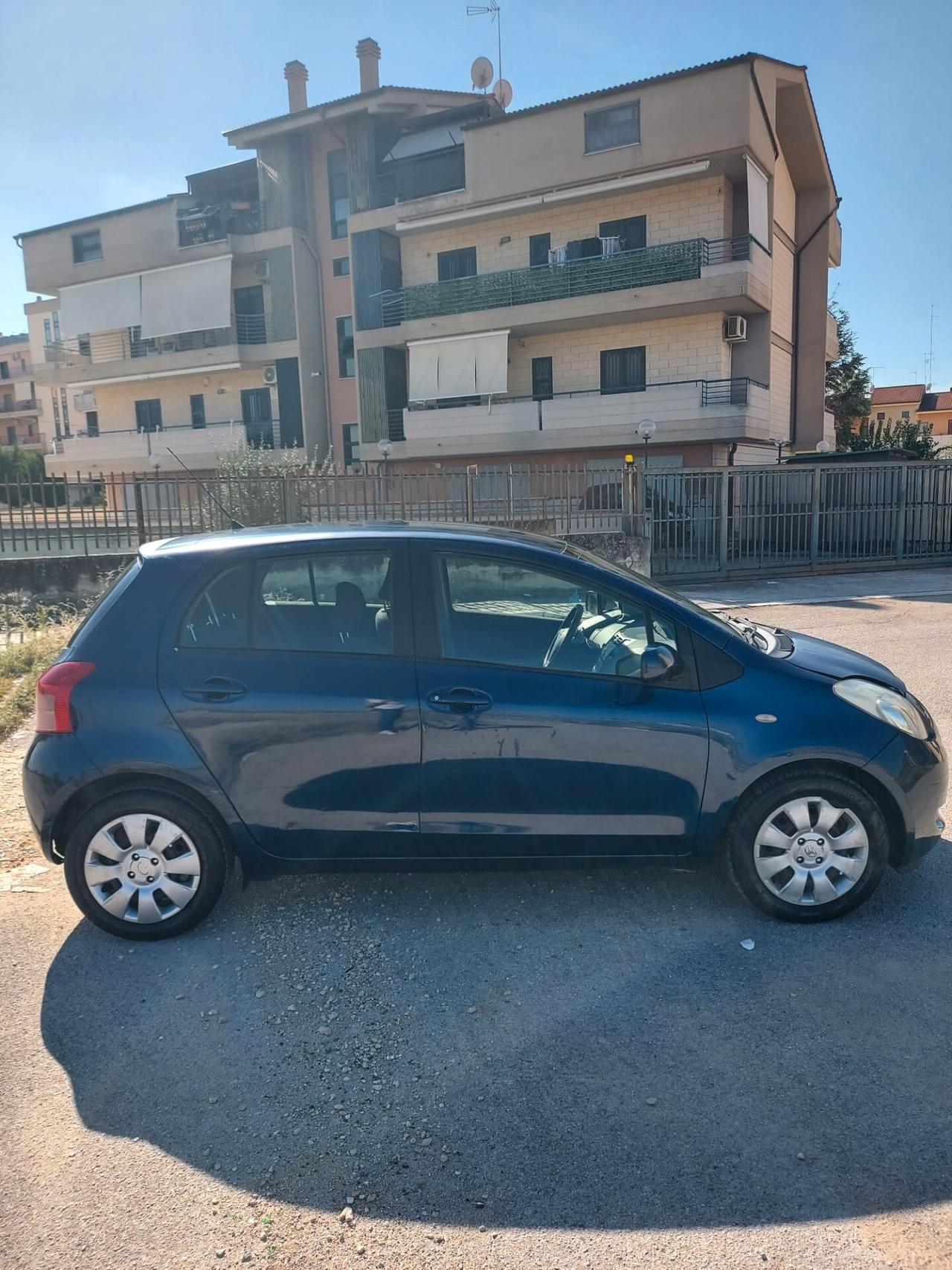 Toyota Yaris 1.0 5 porte Sol
