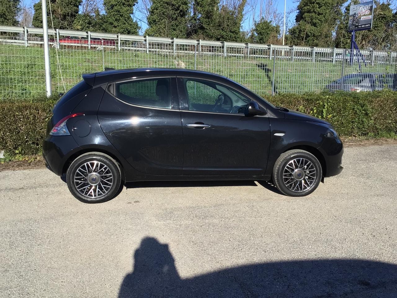 Lancia Ypsilon 1.0 FireFly 5 porte S&S Hybrid Gold Plus