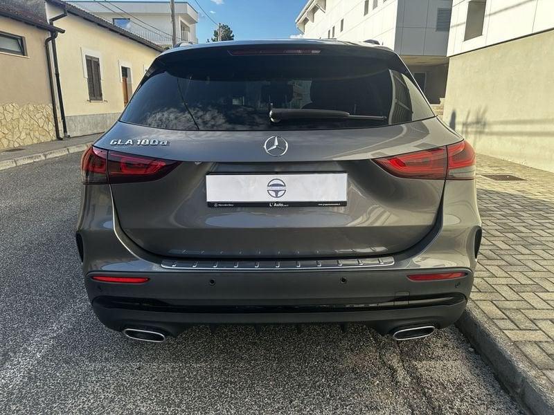 Mercedes-Benz GLA GLA 180D in allestimento Premium / AMG Line