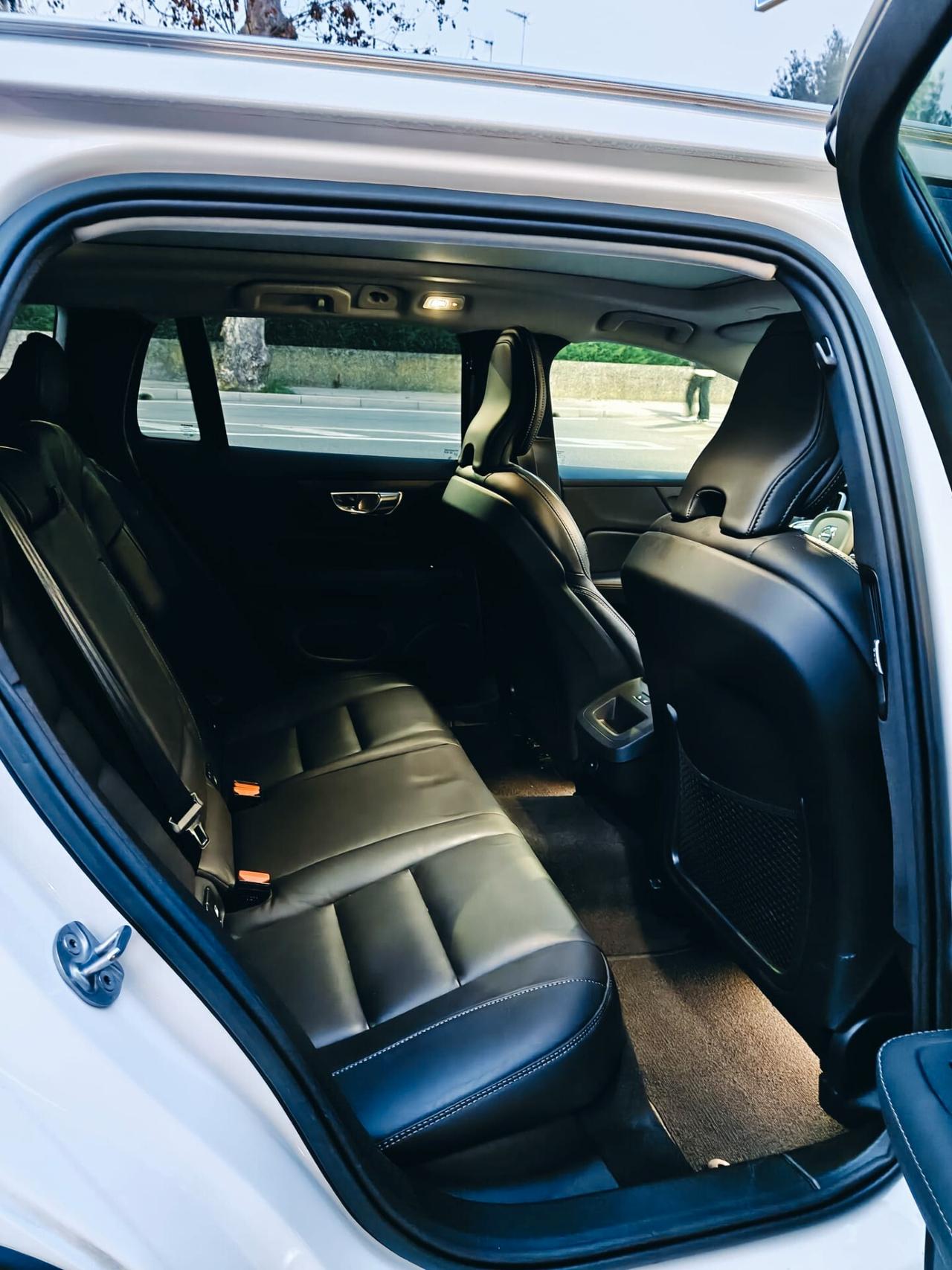 Volvo V60 Cross Country B4 (d) AWD automatico Plus