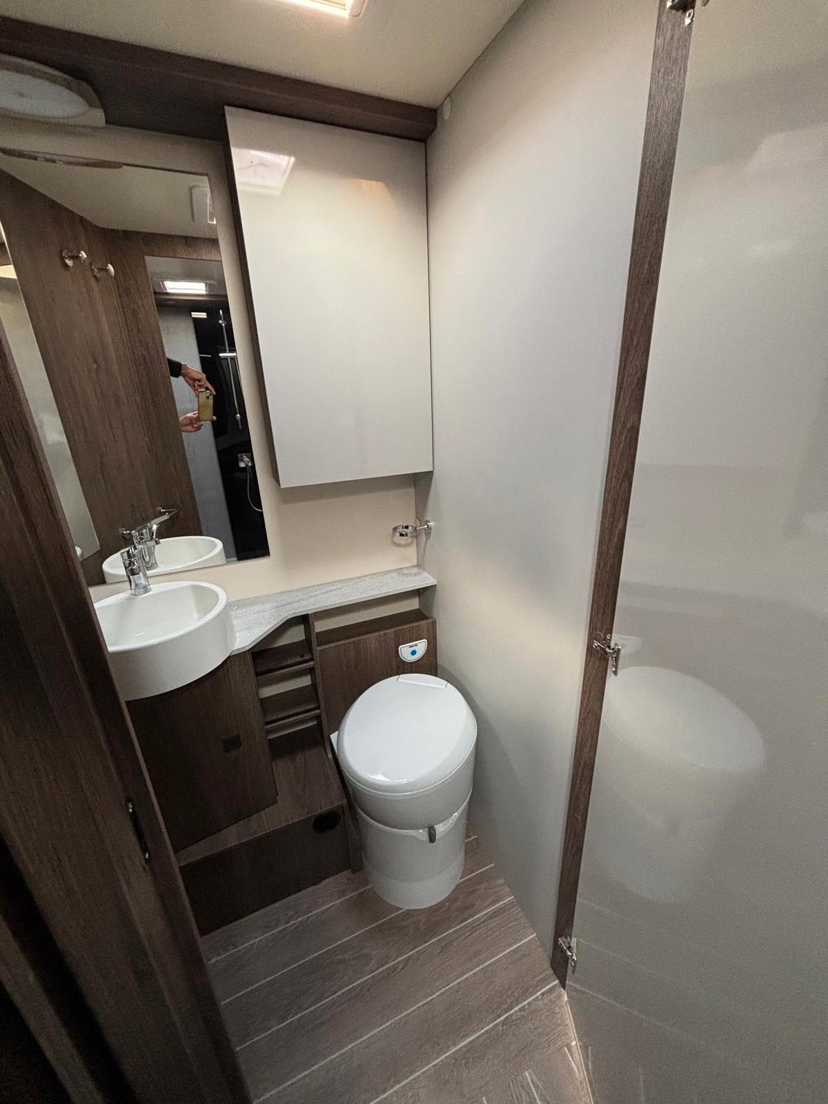 Ci International Magis 87 Integral camper