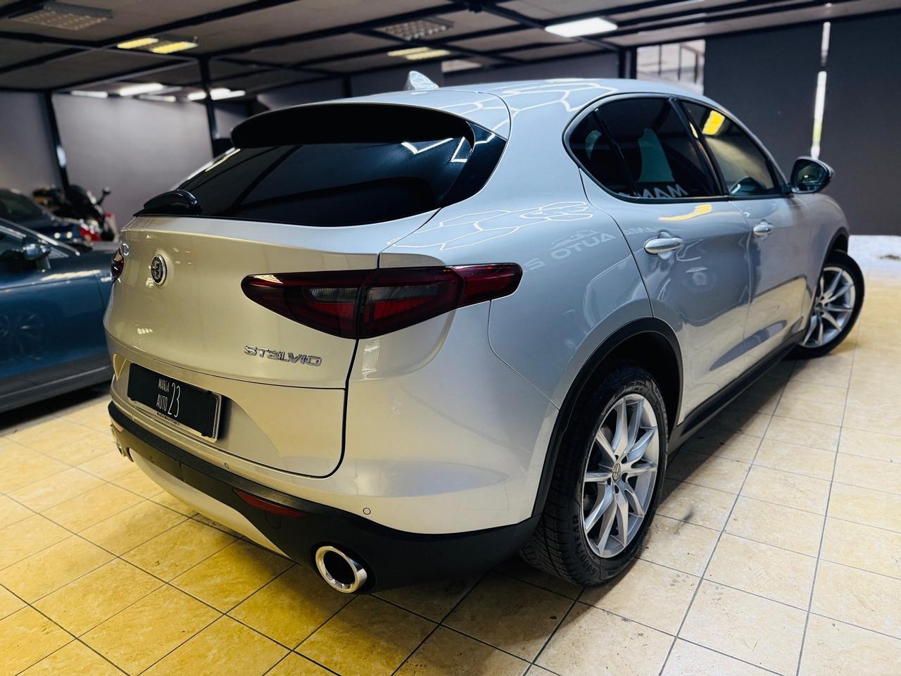 Alfa Romeo Stelvio 2.2 Turbodiesel 160 CV AT8 RWD RED PASSION*