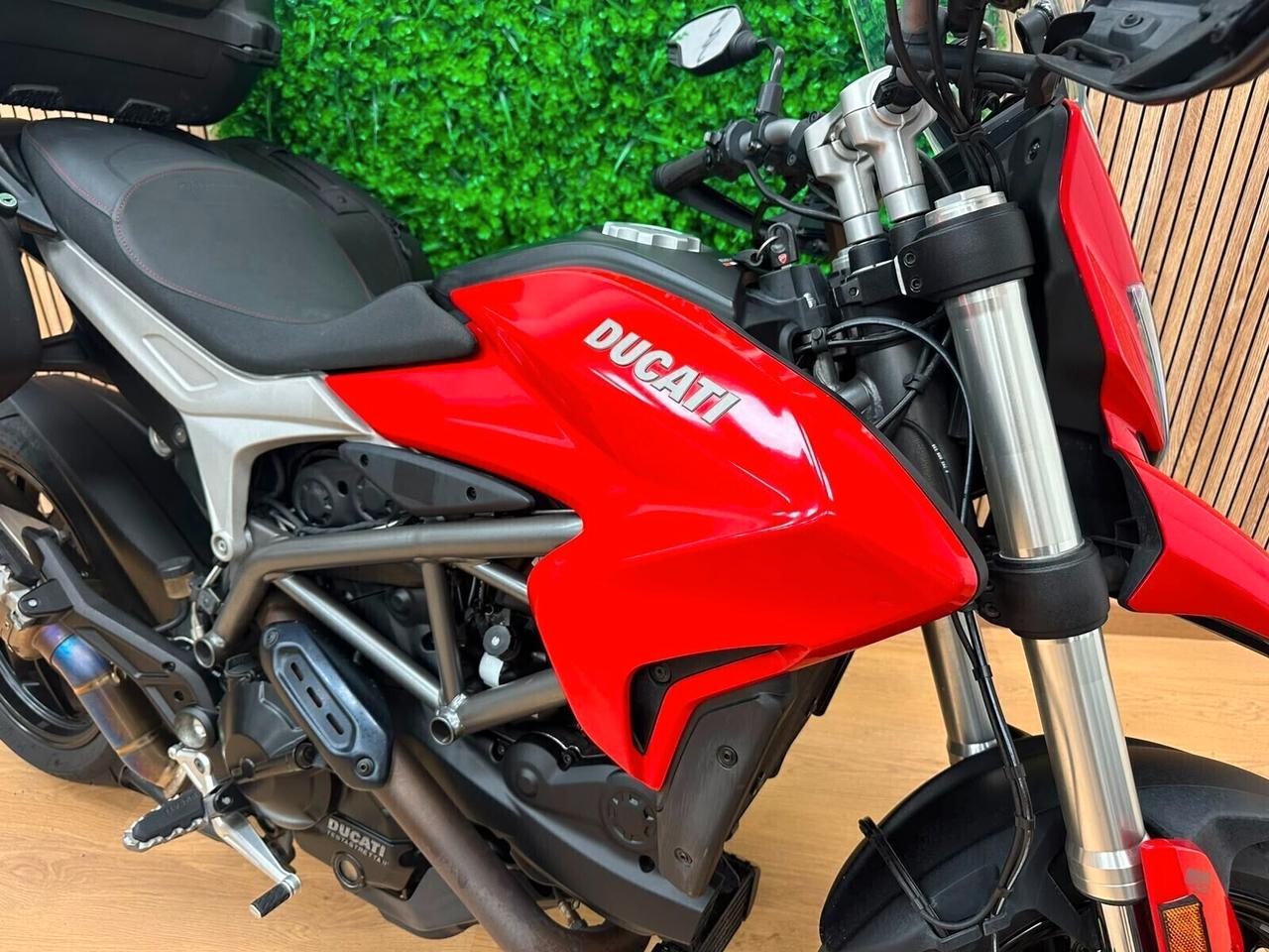 DUCATI HYPERSTRADA 939 / 34.000KM SCARICO AKRAPOVIC