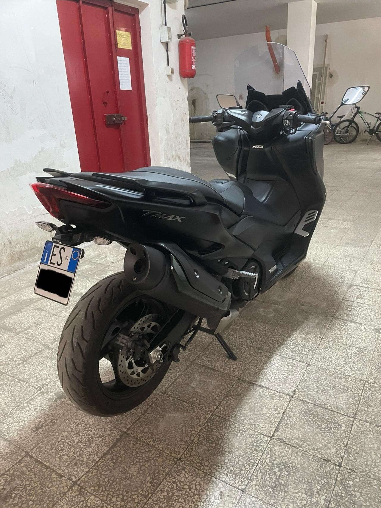 Yamaha Tmax 560