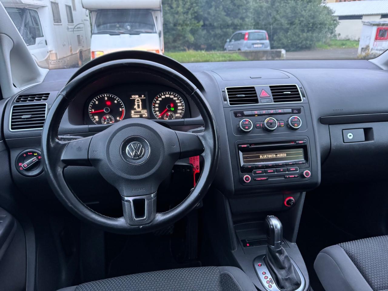 Volkswagen Touran 1.6 TDI DSG Business 7 posti 2015