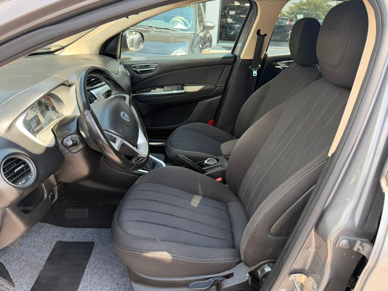 Lancia Delta 1.4 T-Jet 120 CV Silver