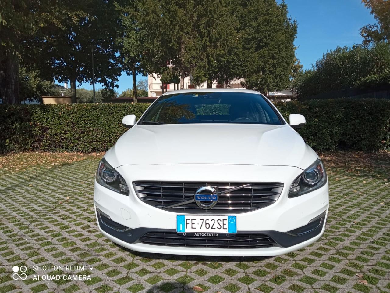 VOLVO V60 D6 Twin Engine Geartronic Momentum