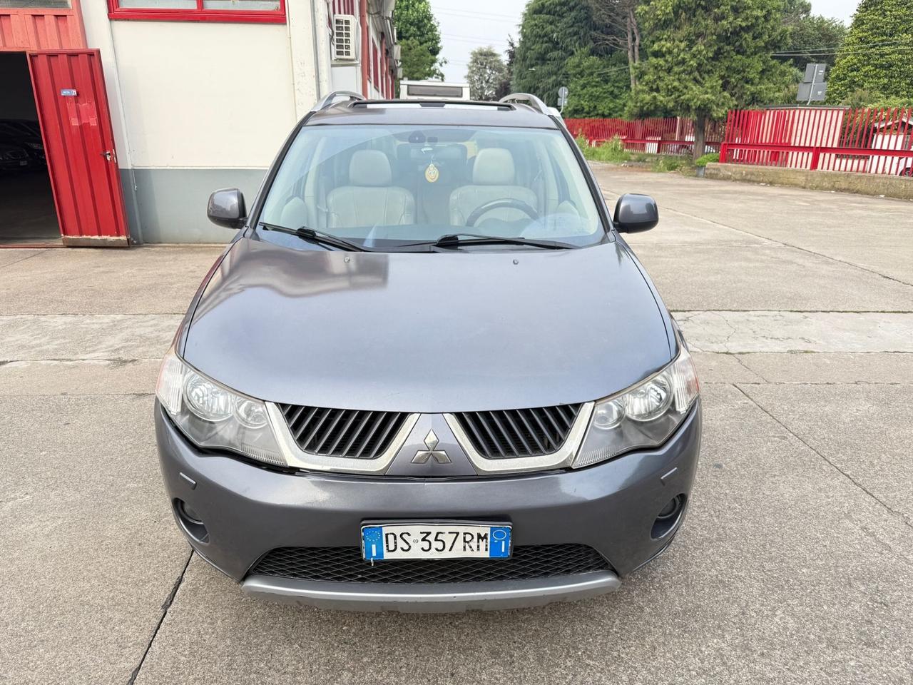 Mitsubishi Outlander 2.4 MIVEC Instyle 7 p.ti