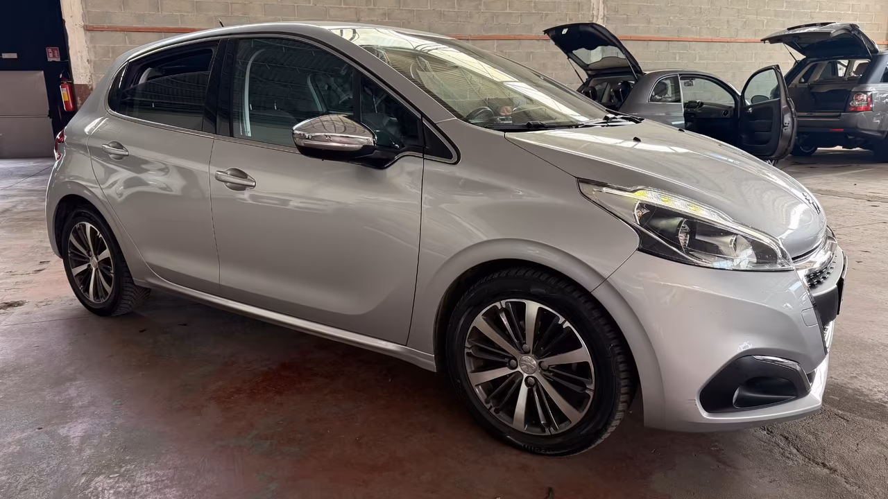 Peugeot 208 BlueHDi 100 5p. GT Line ICE White