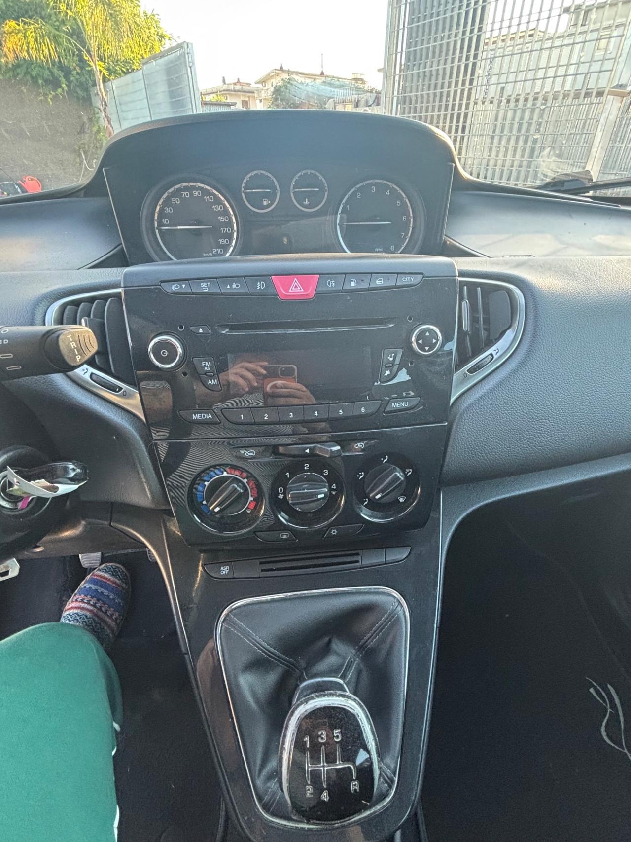 Lancia Ypsilon 0.9 TwinAir 85 CV 5 porte Metano Ecochic Elefantino