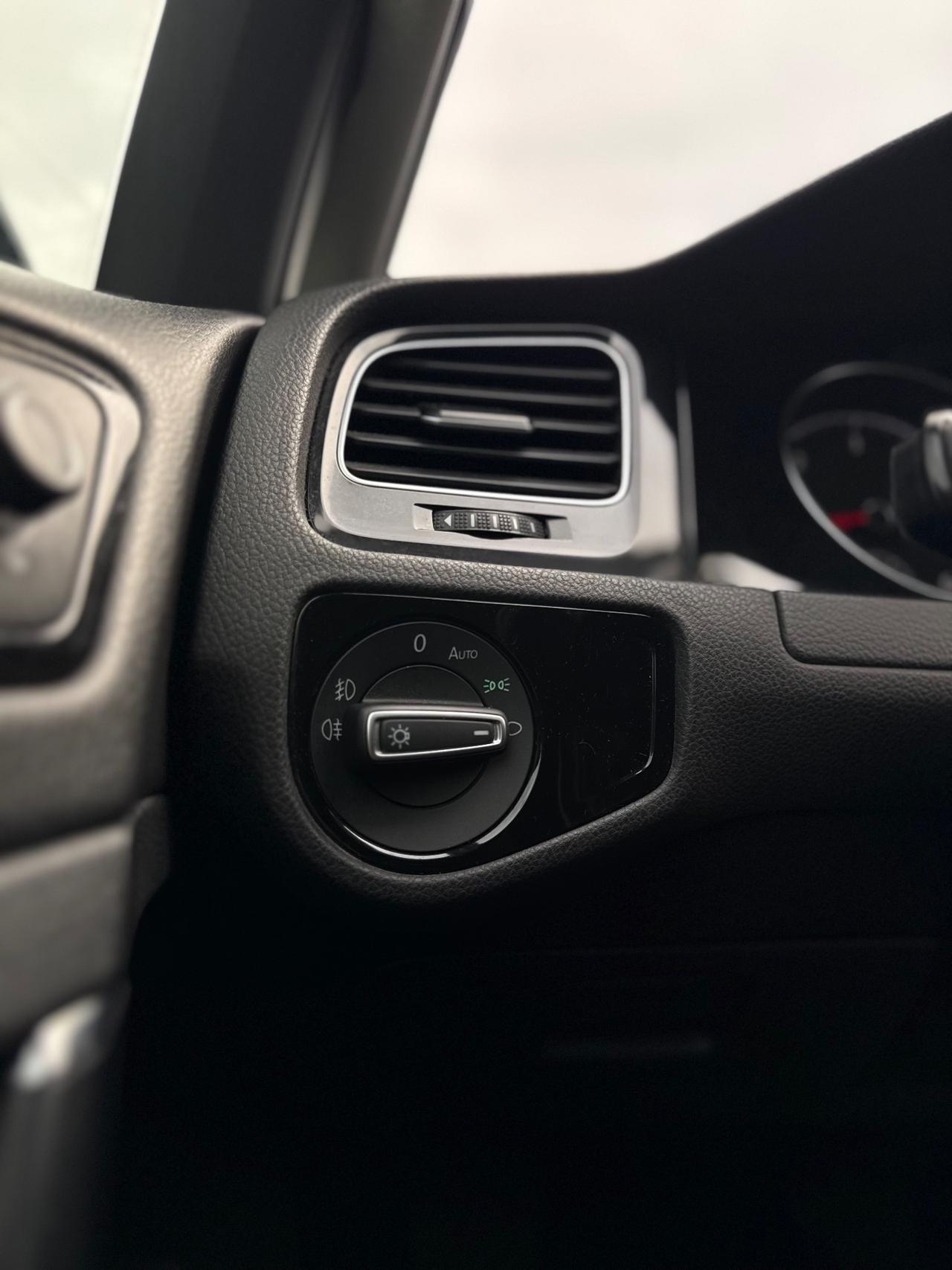 Volkswagen Golf 1.6 TDI 110cv DSG R-LINE ALLESTIMENTO