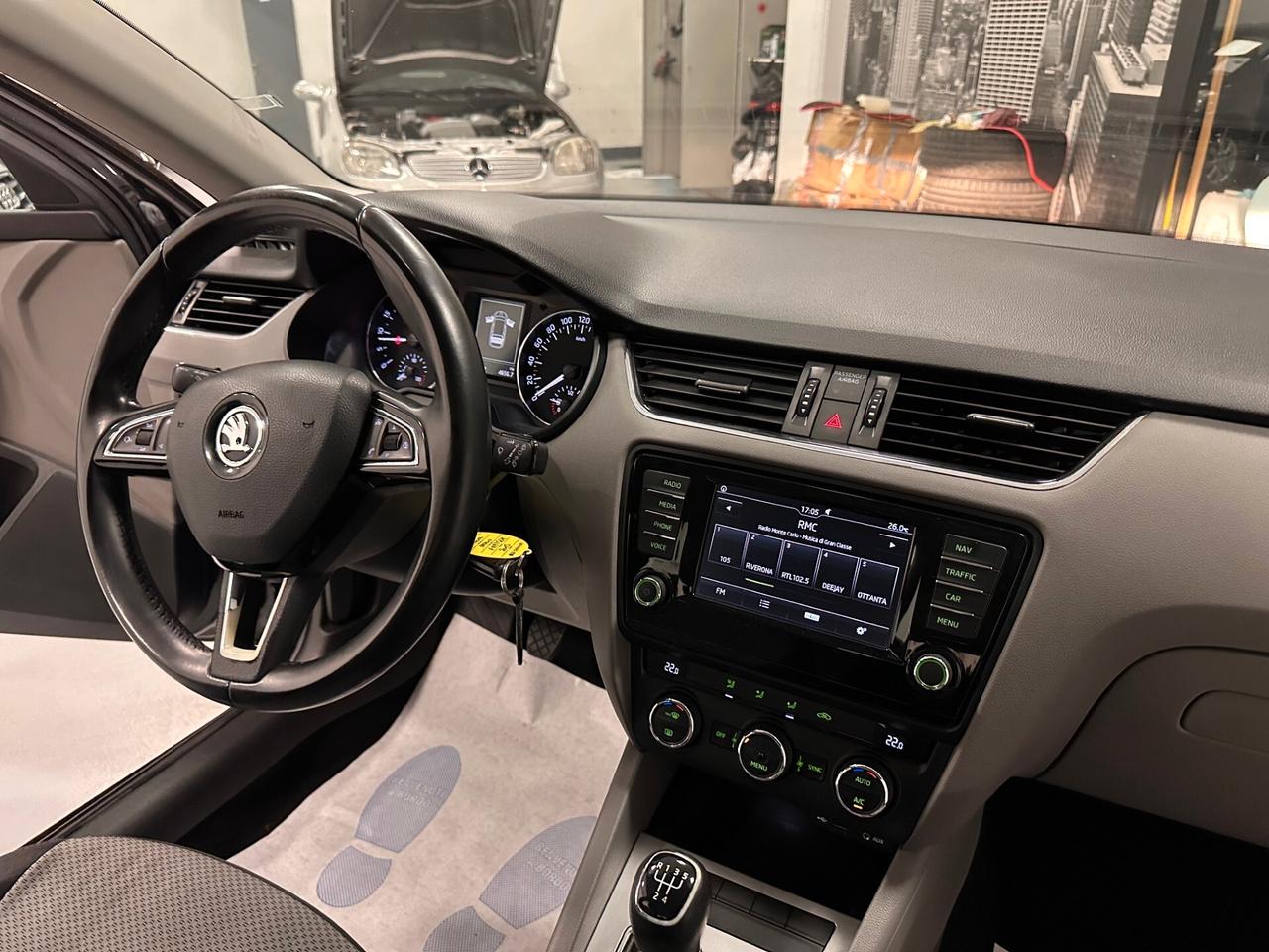 SKODA OCTAVIA 1.6 TDI SW CAMBIO MANUALE