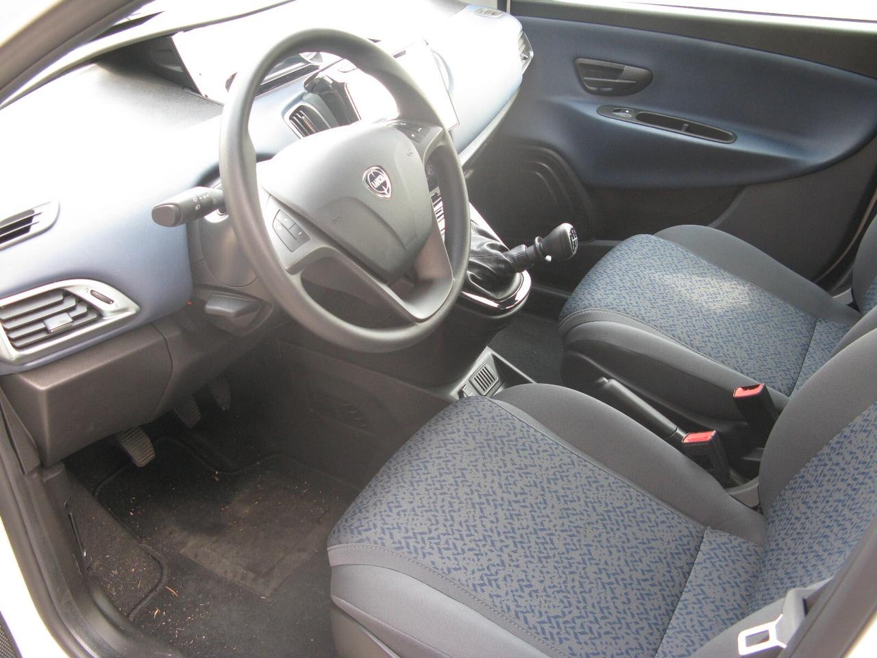 Lancia Ypsilon 1.0 FireFly 5 porte S&S Hybrid Gold