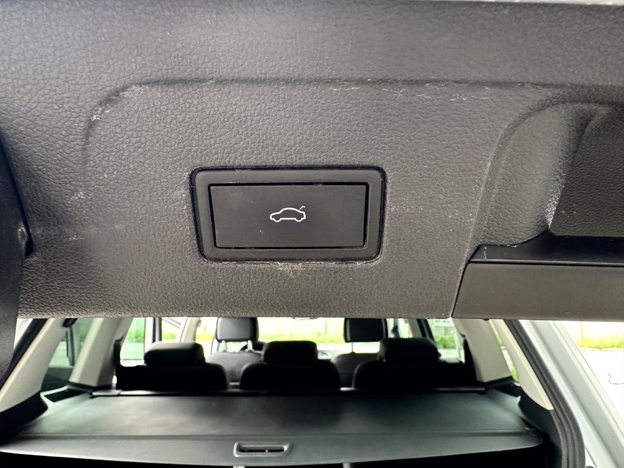 Volkswagen Touran 2.0 TDI 150 CV SCR DSG Business BlueMotion 7 POSTI
