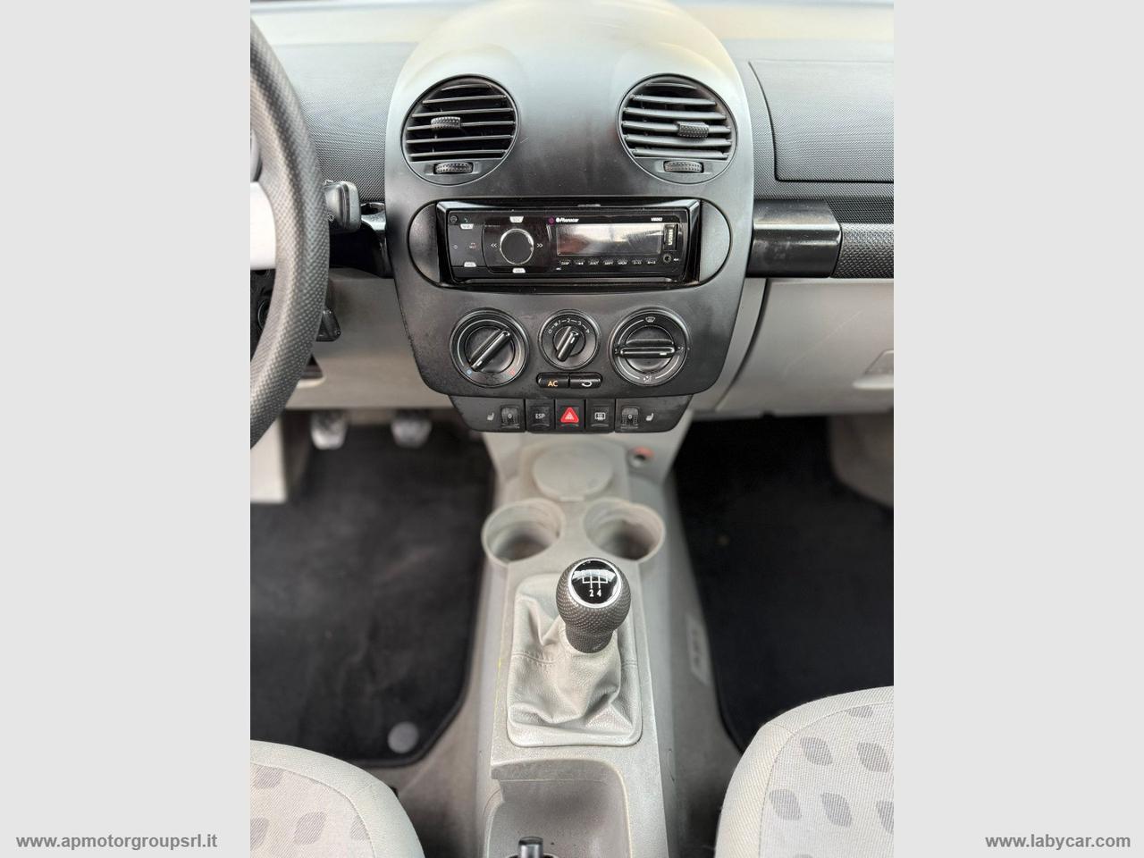 VOLKSWAGEN New Beetle 1.6