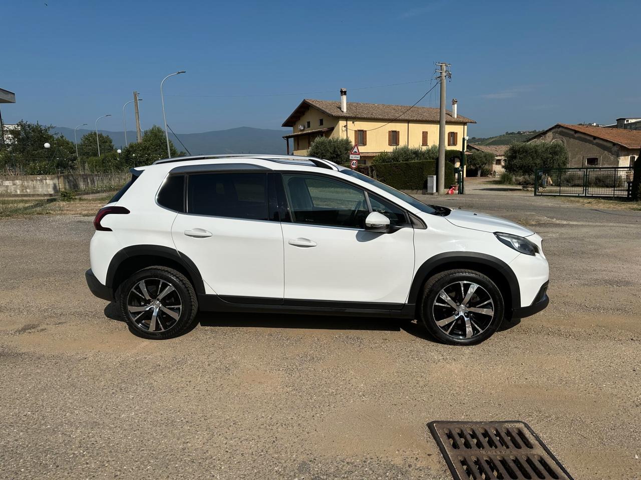 Peugeot 2008 BlueHDi 100 S&S Black Matt