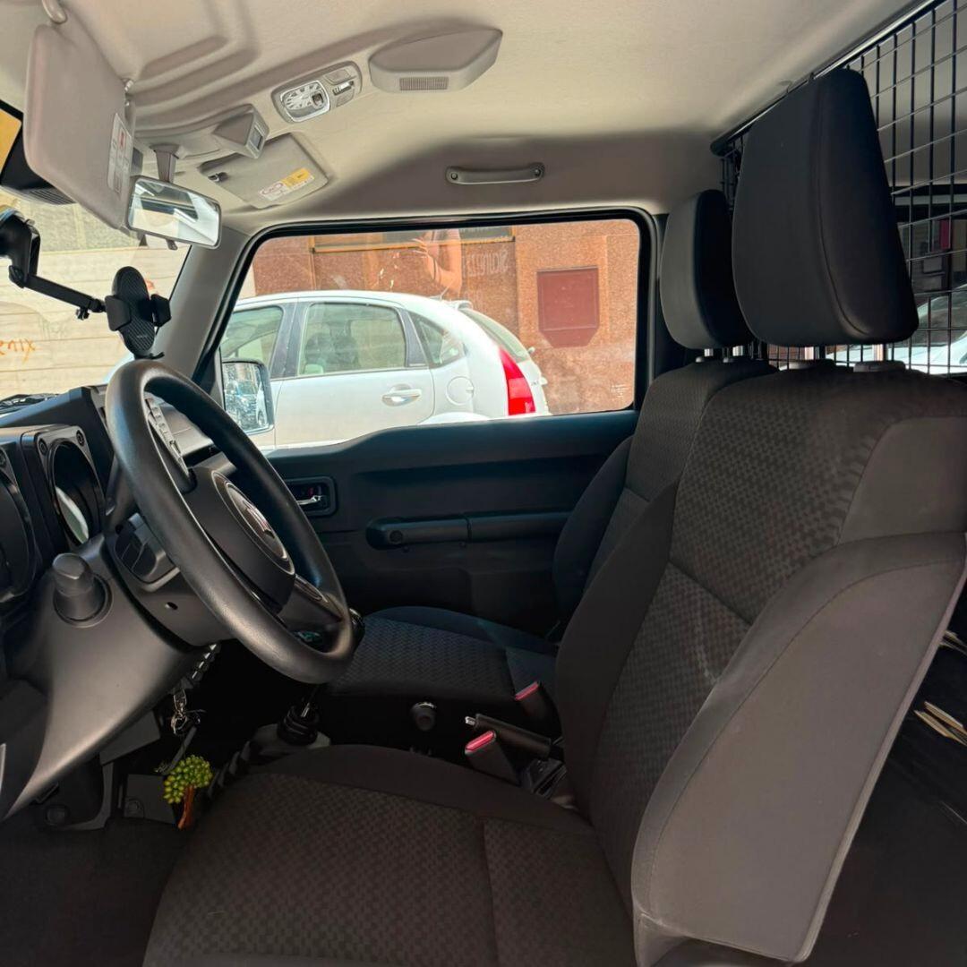Suzuki Jimny 1.5 5MT PRO - 102CV
