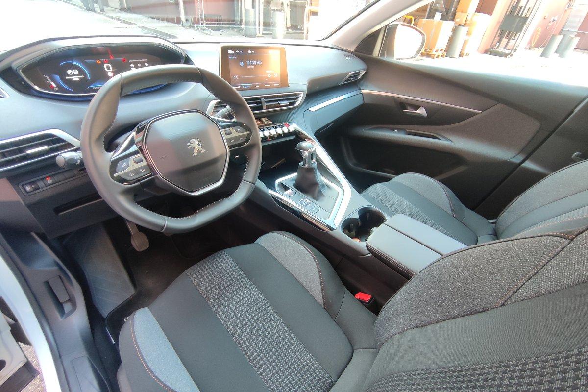 PEUGEOT 5008 BlueHDi 130 S&S EAT8 Active Pack