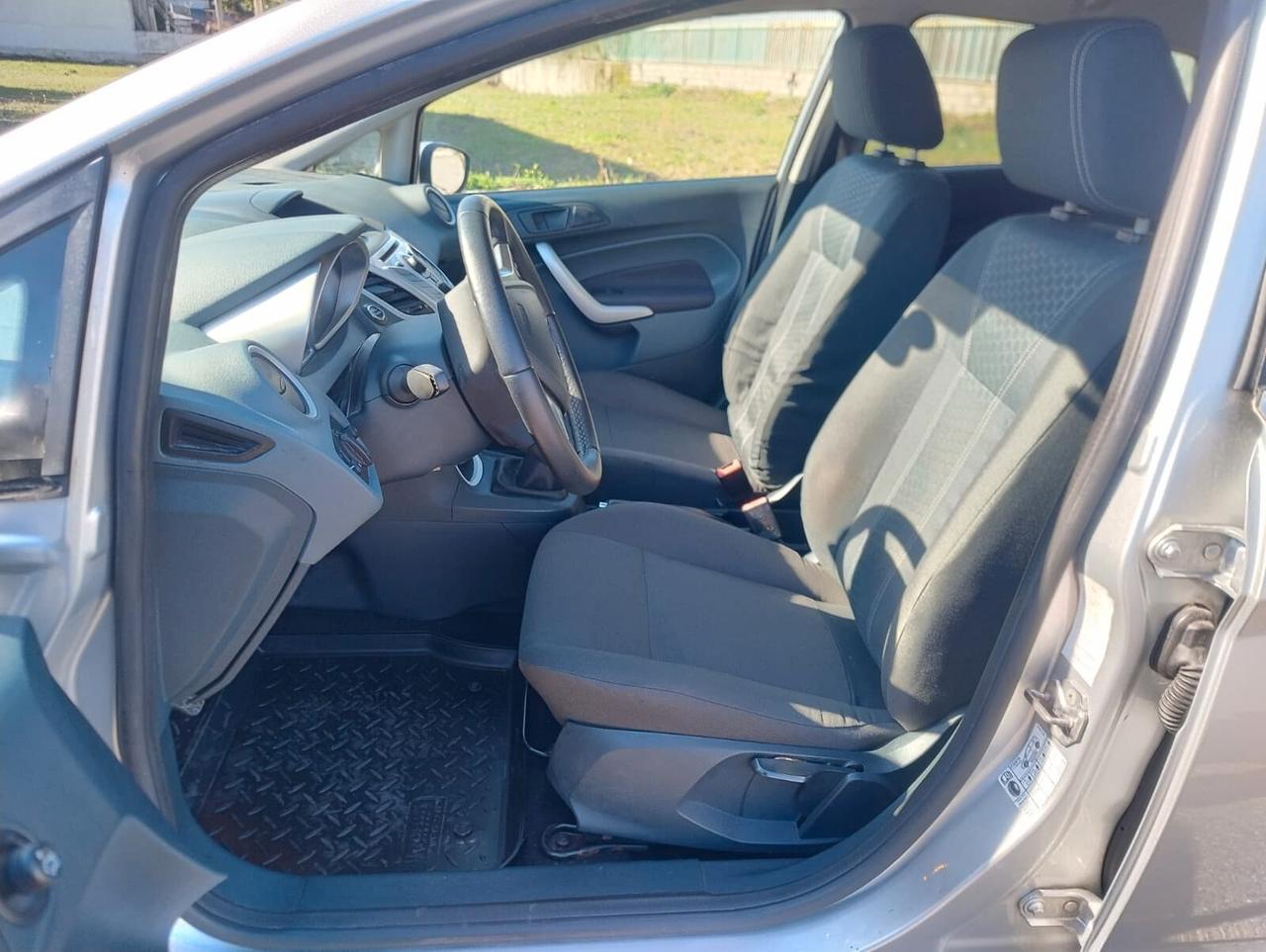 Ford Fiesta 1.4 TDCi 68CV 5 porte Titanium