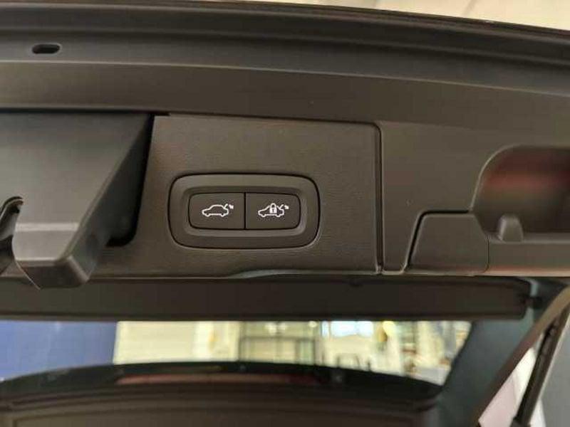 Volvo XC60 II 2022 2.0 b4 Plus Dark auto