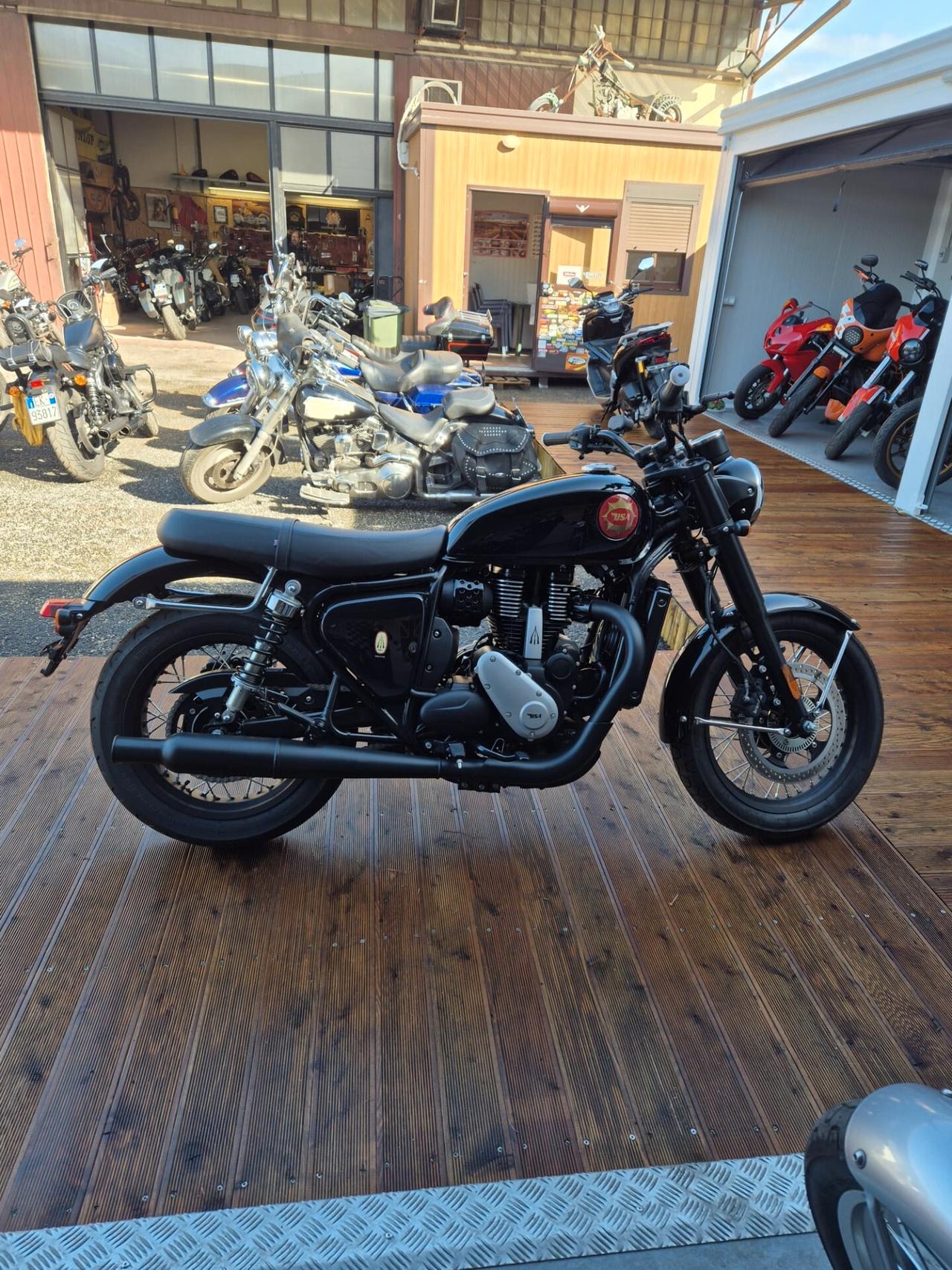 Bsa Gold Star 650 Shadow Black 2025