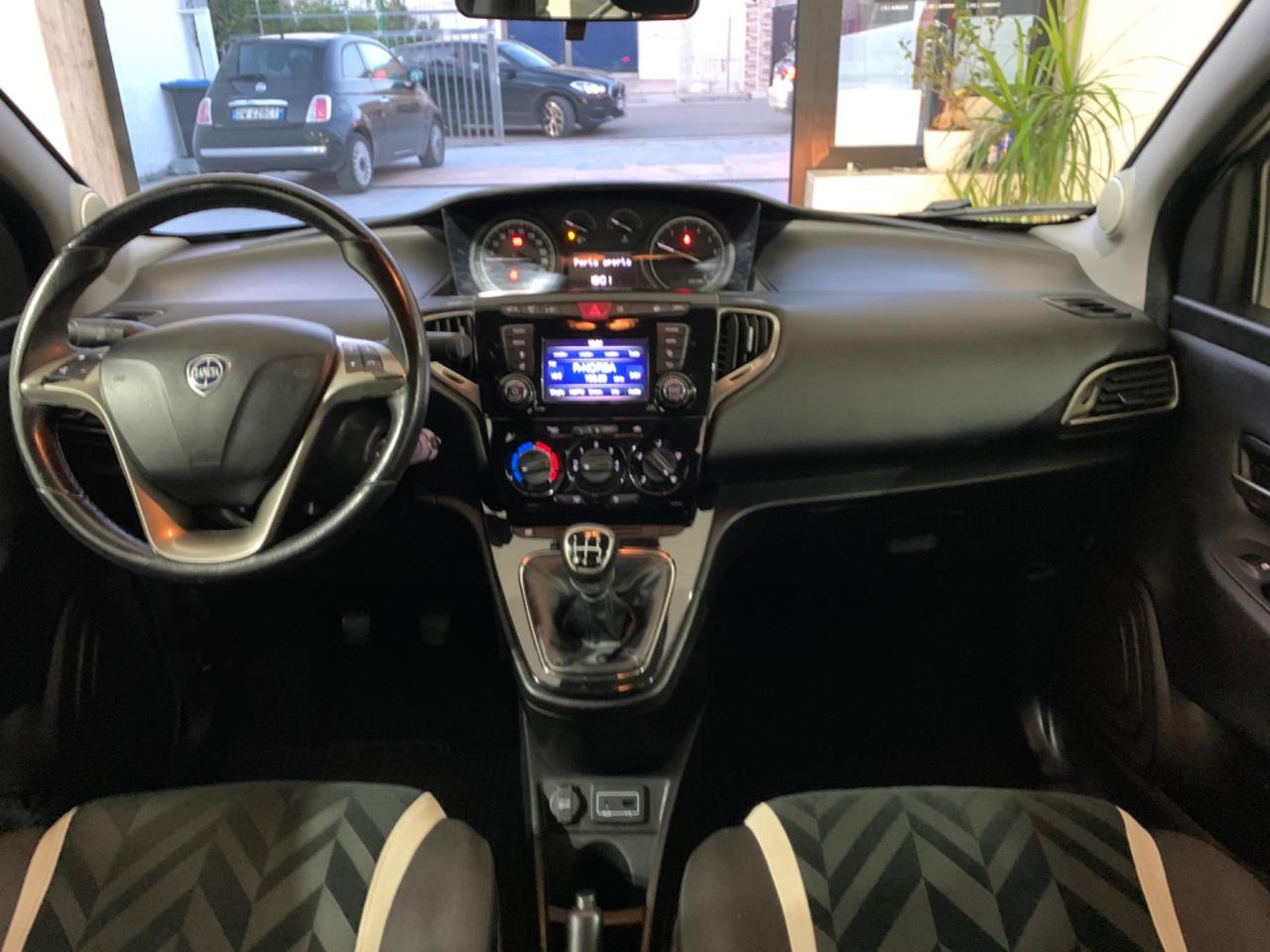 Lancia Ypsilon 1.2 69 CV 5 porte Platinum
