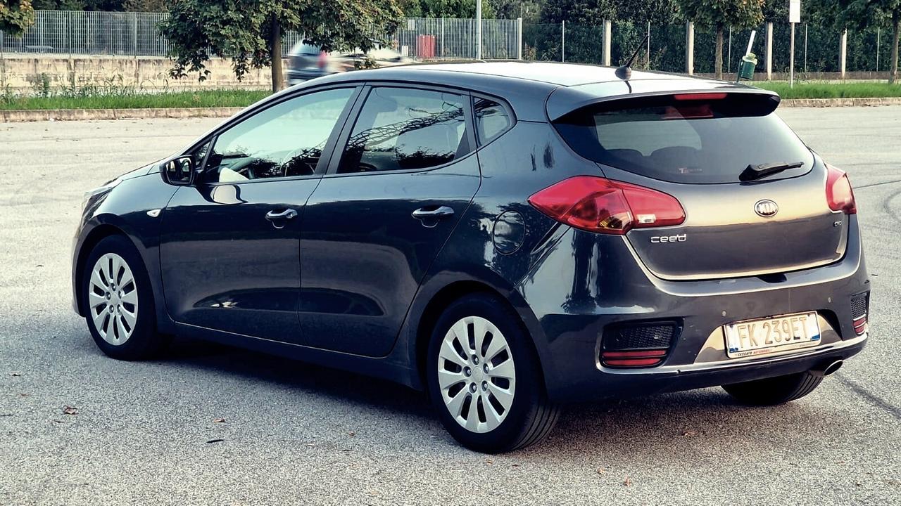 Kia Ceed cee'd 1.6 CRDi 110CV 5 porte