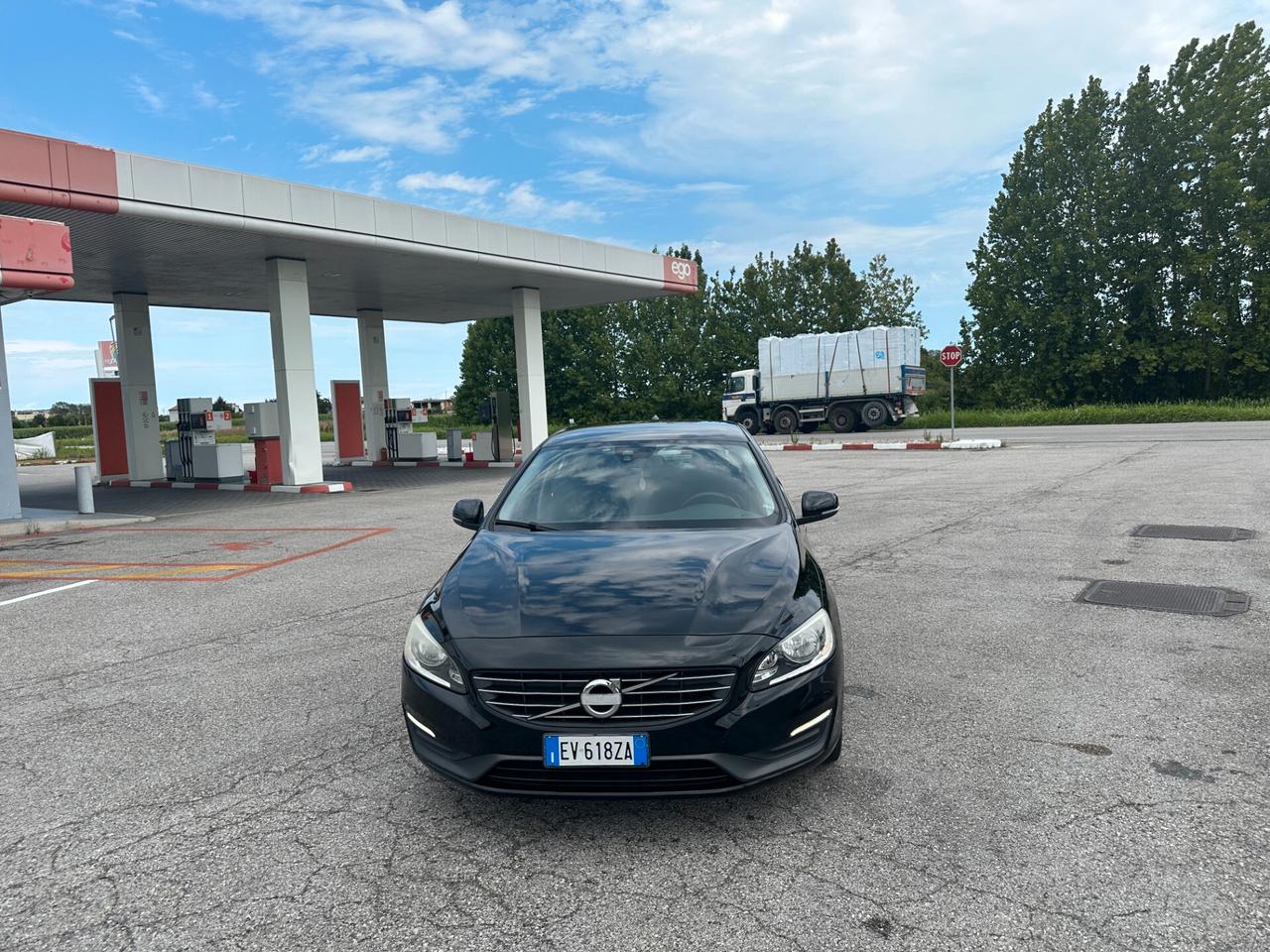 Volvo S60 D2 R-design Momentum