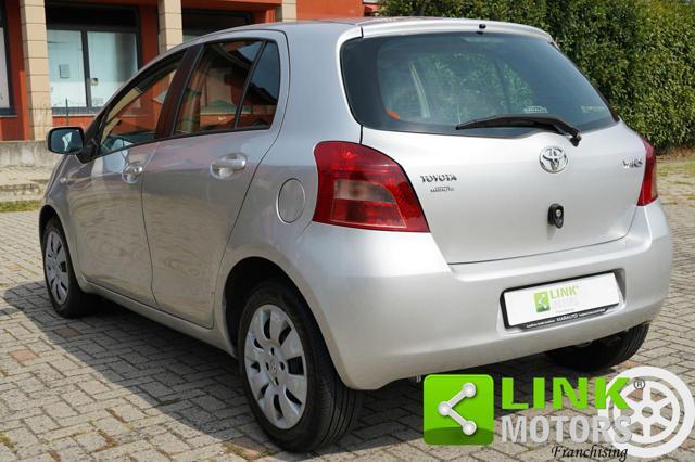 TOYOTA Yaris 1.3 VVTi 87CV - CAMBIO AUTOMATICO - PRENOTATA