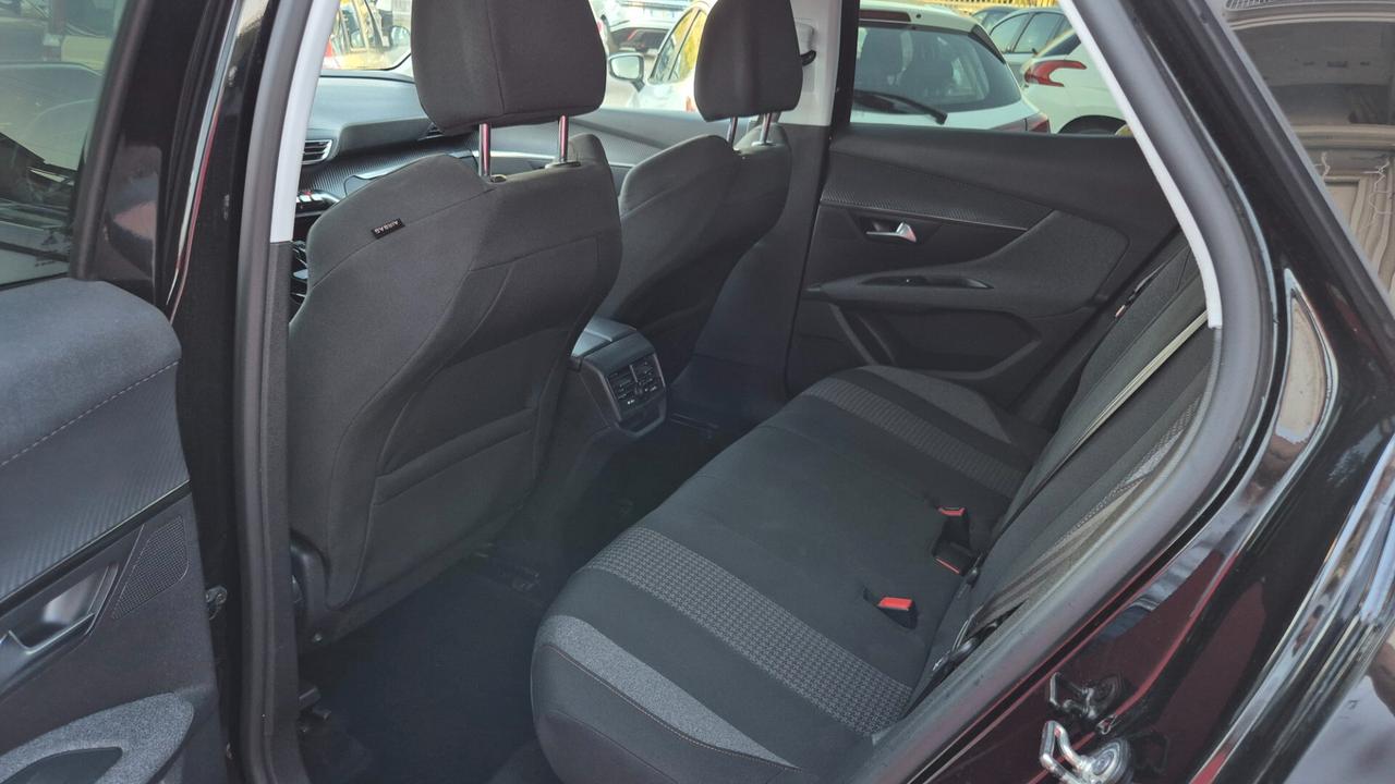 Peugeot 3008 BlueHDi 130 S&S Allure