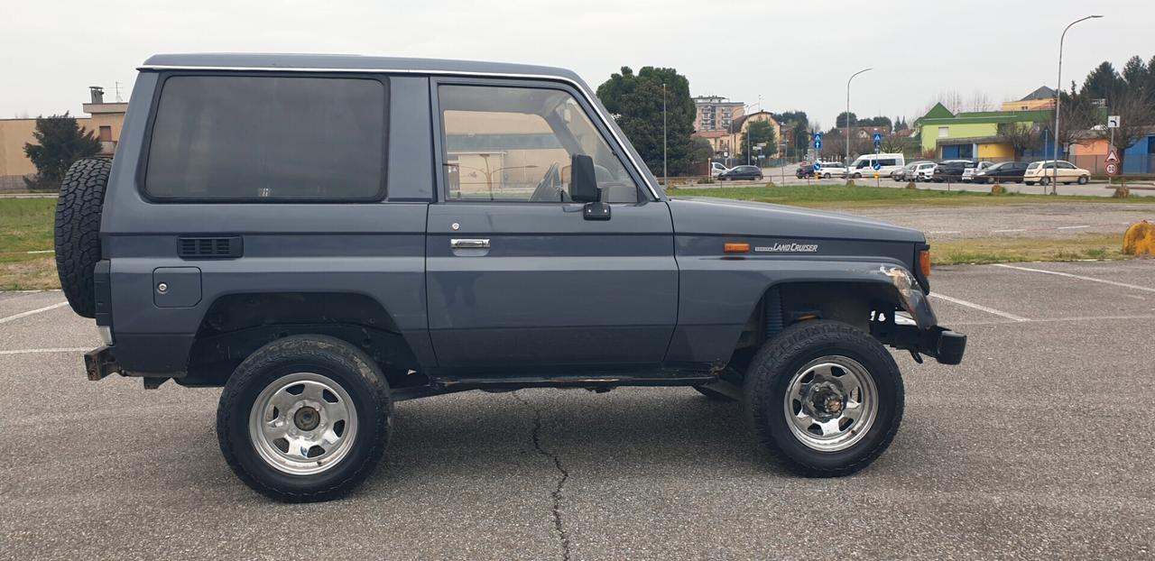 Toyota Land Cruiser 2446 TURBO DIESEL