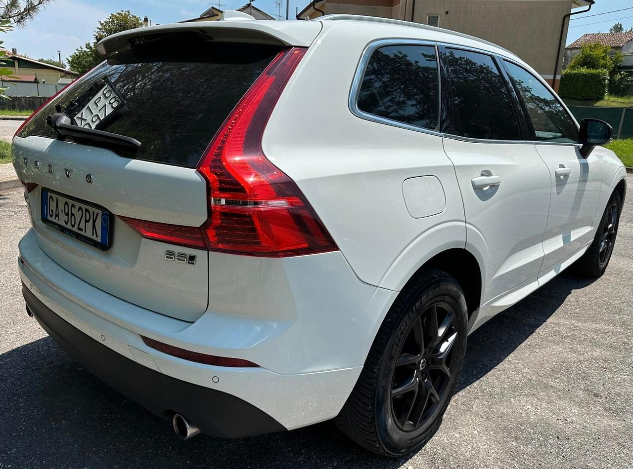 Volvo XC 60 XC60 B5 (d) AWD Geartronic Momentum Pro Dark