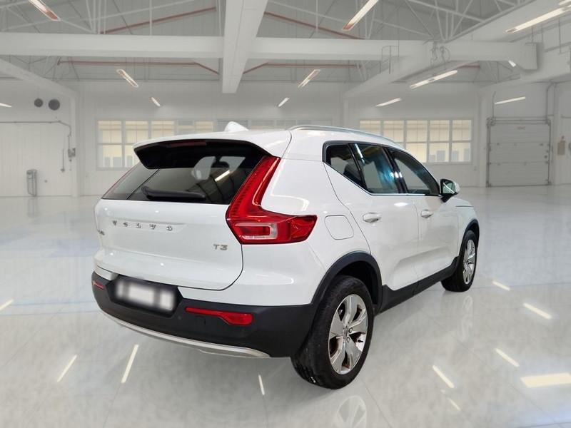 VOLVO XC40 T3 automatico Momentum Pro