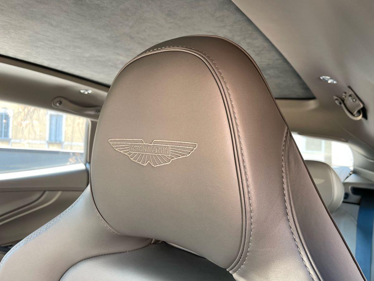 ASTON MARTIN DBX707 4.0