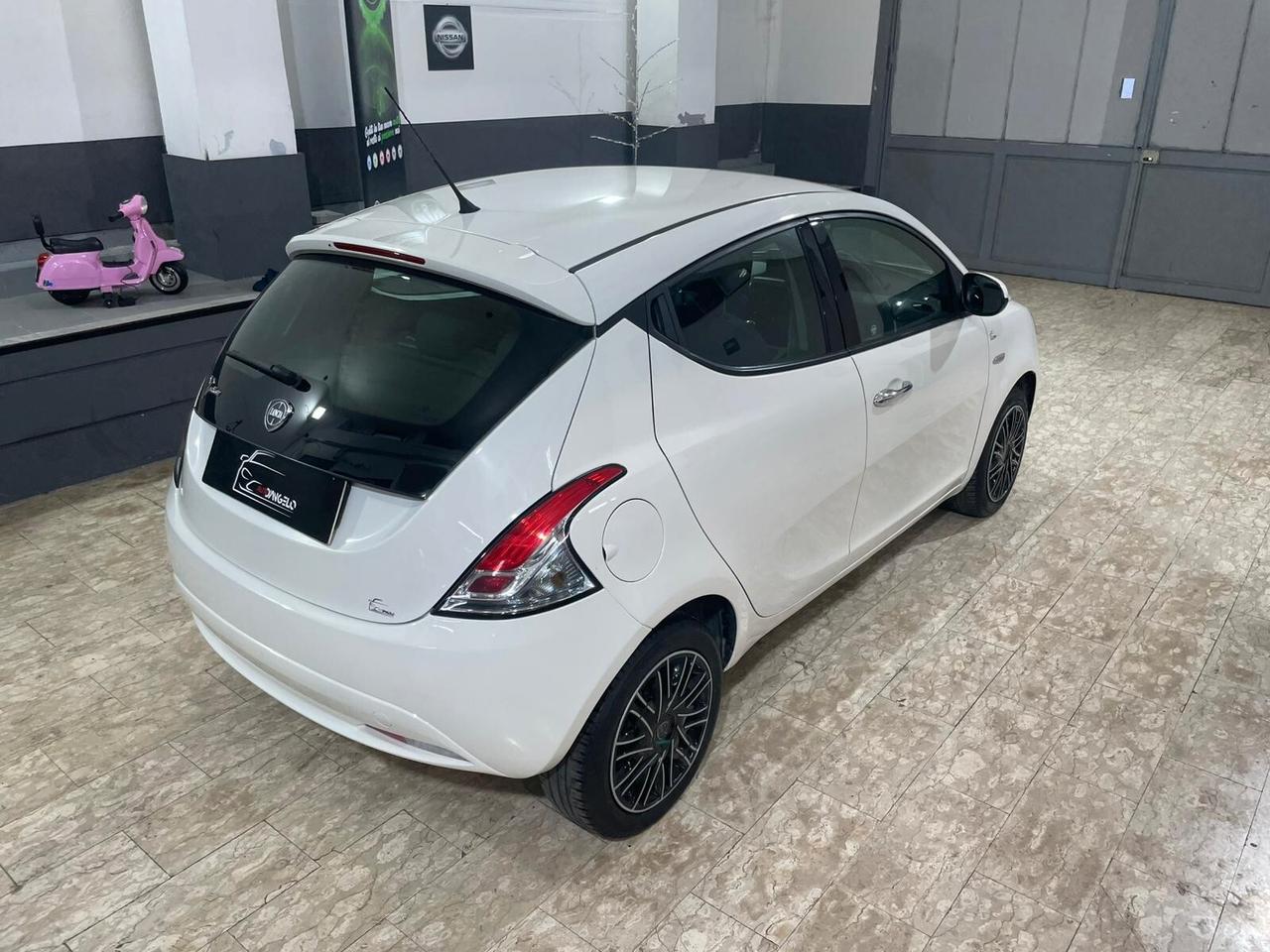 Lancia Ypsilon 1.2 69 CV 5 porte S&S Gold