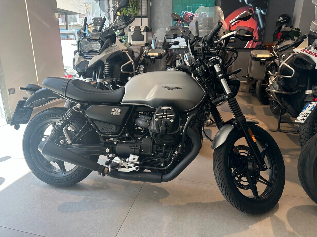 Moto Guzzi V7 IV 2023